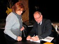 rob-signing-2-1200